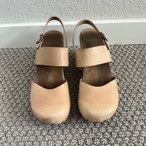 Dansko Thea Leather closed toe Mary Jane clogs- size 39